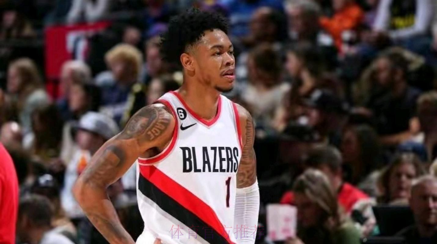 安芬尼-西蒙斯全场11中4，三分6中1得到9分3篮板1抢断